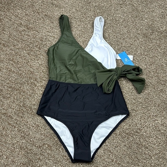 Cupshe Surplice Colorblock One Piece Swimsuit Women's Size Small NWT - Picture 1 of 8